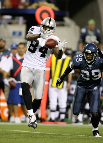 SEATTLE - SEPTEMBER 03:  Wide receiver Javon Walker #84 of the Oakland Raiders makes a catch against Marquis Floyd #29 of the Seattle Seahawks on September 3, 2009 at Qwest Field in Seattle, Washington. <br /><br /><span class="help">(Photo by Otto Greule Jr/Getty Images)</span>