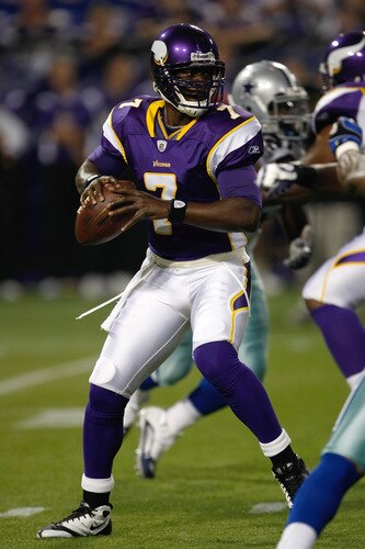 MINNEAPOLIS, MN - SEPTEMBER 4:  Quarterback Tavaris Jackson #7 of the Minnesota Vikings drops back to pass the football against the Dallas Cowboys at Hubert H. Humphrey Metrodome on September 4, 2009 in Minneapolis, Minnesota. <br /><br /><span class="help">(Photo by Scott Boehm/Getty Images)</span>