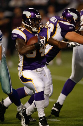 MINNEAPOLIS, MN - SEPTEMBER 4: Running back Albert Young #34 of the Minnesota Vikings runs with the football against the Dallas Cowboys at Hubert H. Humphrey Metrodome on September 4, 2009 in Minneapolis, Minnesota. <br /><br /><span class="help">(Photo by Scott Boehm/Getty Images)</span>