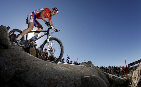 CANBERRA, AUSTRALIA - SEPTEMBER 05:  Jelmer Pietersma of the Netherlands in action in the men's elite cross country olympic race during the 2009 Mountain Bike & World Trials World Championship held at Mt Stromlo on September 5, 2009 in Canberra, Australia.  <br /><br /><span class="help">(Photo by Stefan Postles/Getty Images)</span>