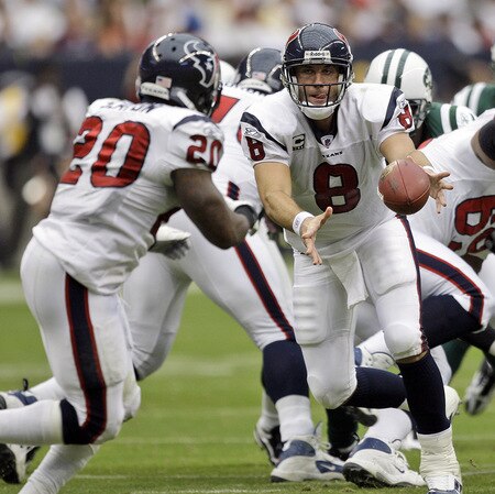 HOUSTON - SEPTEMBER 13:  Quarterback Matt Schaub #8 of the Houston Texans tosses the ball to running back Steve Slaton #20 at Reliant Stadium on September 13, 2009 in Houston, Texas.  <br /><br /><span class="help">(Photo by Bob Levey/Getty Images)</span>