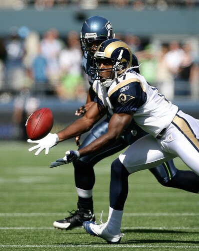 SEATTLE - SEPTEMBER 13:  Wide receiver Donnie Avery #17 of the St. Louis Rams makes a catch against Leroy Hill #56 of the Seattle Seahawks on September 13, 2009 at Qwest Field in Seattle, Washington. <br /><br /><span class="help">(Photo by Otto Greule Jr/Getty Images)</span>