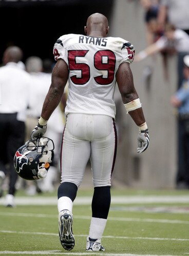 HOUSTON - SEPTEMBER 13:  Linebacker DeMeco Ryans #59 of the Houston Texans leaves the field after losing to the New York Jets 24-7 at Reliant Stadium on September 13, 2009 in Houston, Texas.  <br /><br /><span class="help">(Photo by Bob Levey/Getty Images)</span>