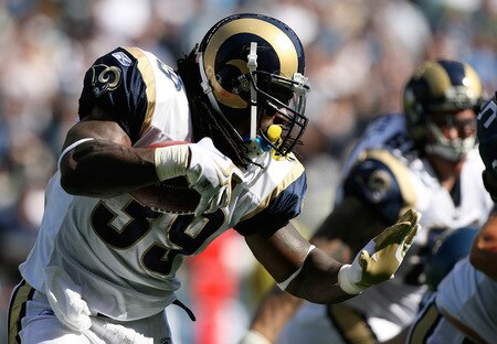 SEATTLE - SEPTEMBER 13:  Halfback Steven Jackson #39 of the St. Louis Rams rushes against the Seattle Seahawks on September 13, 2009 at Qwest Field in Seattle, Washington. <br /><br /><span class="help">(Photo by Otto Greule Jr/Getty Images)</span>