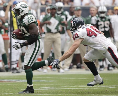 HOUSTON - SEPTEMBER 13:  Running back Thomas Jones #20 of the New York Jets eludes free safety John Busing #40 of the Houston Texans as he scores on a 38 yard run in the fourth quarter at Reliant Stadium on September 13, 2009 in Houston, Texas.  <br /><br /><span class="help">(Photo by Bob Levey/Getty Images)</span>