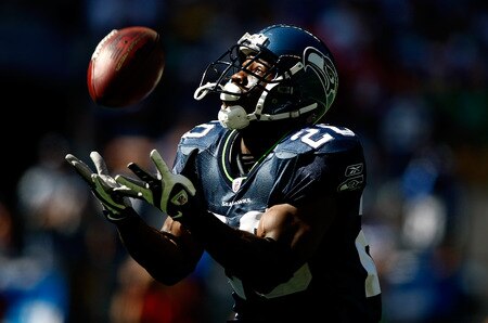 SEATTLE , WA - SEPTEMBER 13:  Justin Forsett #20 of the Seattle Seahawks  catches a punt against the St. Louis Rams at Qwest Field on September 13, 2009 in Seattle, Washington.  <br /><br /><span class="help">(Photo by Jonathan Ferrey/Getty Images)</span>