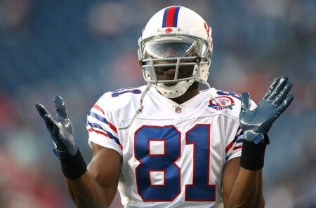 FOXBORO, MA - SEPTEMBER 14:  Terrell Owens #81 of the Buffalo Bills warms up before the game against the New England Patriots on September 14, 2009 at Gillette Stadium in Foxboro, Massachusetts. <br /><br /><span class="help">(Photo by Elsa/Getty Images)</span>