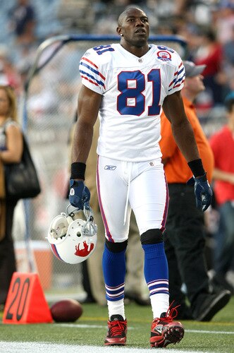 FOXBORO, MA - SEPTEMBER 14:  Terrell Owens #81 of the Buffalo Bills walks along the side line during warm ups before the game against the New England Patriots on September 14, 2009 at Gillette Stadium in Foxboro, Massachusetts. <br /><br /><span class="help">(Photo by Elsa/Getty Images)</span>