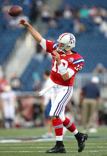 FOXBORO, MA - SEPTEMBER 14:  Quarterback Tom Brady #12 of the New England Patriots warms up before the game against the Buffalo Bills on September 14, 2009 at Gillette Stadium in Foxboro, Massachusetts. <br /><br /><span class="help">(Photo by Elsa/Getty Images)</span>