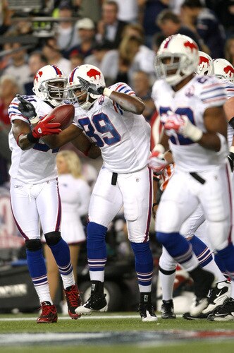 FOXBORO, MA - SEPTEMBER 14:  Shawn Nelson #89 and Terrell Owens #81 of the Buffalo Bills celebrate a touchdown by Nelson in the first half against against the New England Patriots on September 14, 2009 at Gillette Stadium in Foxboro, Massachusetts. <br /><br /><span class="help">(Photo by Elsa/Getty Images)</span>