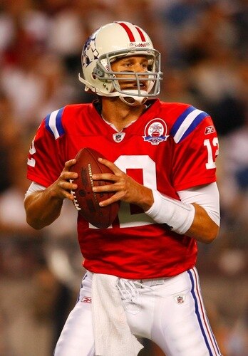 FOXBORO, MA - SEPTEMBER 14:  Quarterback Tom Brady #12 of the New England Patriots looks to pass during the first quarter of the game against the Buffalo Bills on September 14, 2009 at Gillette Stadium in Foxboro, Massachusetts. <br /><br /><span class="help">(Photo by Jim Rogash/Getty Images)</span>