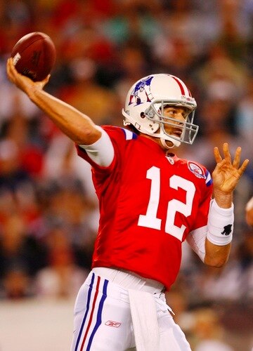 FOXBORO, MA - SEPTEMBER 14:  Quarterback Tom Brady #12 of the New England Patriots passes the ball during the first quarter of the game against the Buffalo Bills on September 14, 2009 at Gillette Stadium in Foxboro, Massachusetts. <br /><br /><span class="help">(Photo by Jim Rogash/Getty Images)</span>