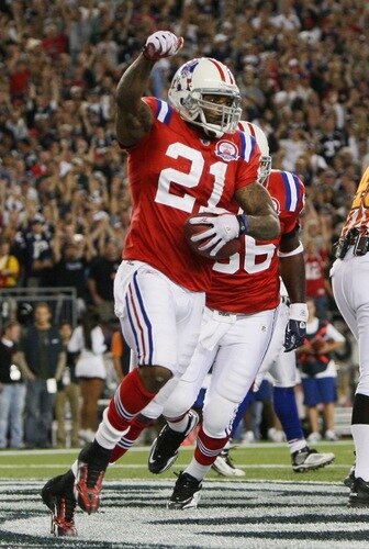 FOXBORO, MA - SEPTEMBER 14:  Running back Fred Taylor #21 of the New England Patriots celebrates scoring a touchdown on a one yard run in the second quarter of the game against the Buffalo Bills on September 14, 2009 at Gillette Stadium in Foxboro, Massachusetts. <br /><br /><span class="help">(Photo by Jim Rogash/Getty Images)</span>