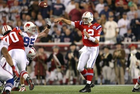 FOXBORO, MA - SEPTEMBER 14:  Quarterback Tom Brady #12 of the New England Patriots passes the ball in the first half of the game against the Buffalo Bills on September 14, 2009 at Gillette Stadium in Foxboro, Massachusetts. <br /><br /><span class="help">(Photo by Elsa/Getty Images)</span>