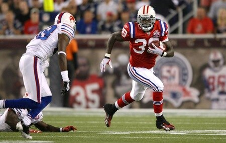 FOXBORO, MA - SEPTEMBER 14:  Laurence Maroney #39 of the New England Patriots runs for the first down as he is persued by Leodis McKelvin #28 of the Buffalo Bills on September 14, 2009 at Gillette Stadium in Foxboro, Massachusetts. <br /><br /><span class="help">(Photo by Elsa/Getty Images)</span>
