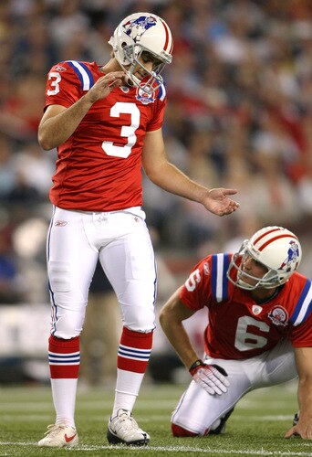 FOXBORO, MA - SEPTEMBER 14:  Kicker Stephen Gostkowski #3 of the New England Patriots reacts after missing a field goal against the Buffalo Bills on September 14, 2009 at Gillette Stadium in Foxboro, Massachusetts. <br /><br /><span class="help">(Photo by Elsa/Getty Images)</span>