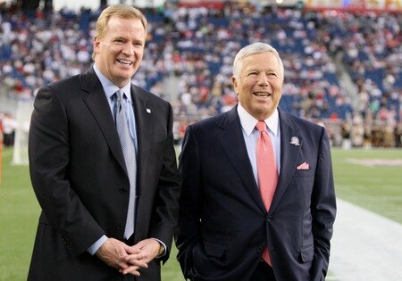 FOXBORO, MA - SEPTEMBER 14:  NFL commissionr Roger Goodell and team owner Robert Kraft of the New England Patriots stand on the sidelines before the start of the game against the Buffalo Bills on September 14, 2009 at Gillette Stadium in Foxboro, Massachusetts. <br /><br /><span class="help">(Photo by Jim Rogash/Getty Images)</span>