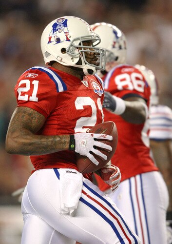 FOXBORO, MA - SEPTEMBER 14: Fred Taylor #21 of the New England Patriots runs the ball in for a touchdown during the game against the Buffalo Bills on September 14, 2009 at Gillette Stadium in Foxboro, Massachusetts. <br /><br /><span class="help">(Photo by Elsa/Getty Images)</span>