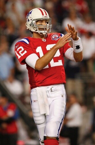 FOXBORO, MA - SEPTEMBER 14:  Quarterback Tom Brady #12 of the New England Patriots calls a time out during the second quarter against the Buffalo Bills on September 14, 2009 at Gillette Stadium in Foxboro, Massachusetts. <br /><br /><span class="help">(Photo by Jim Rogash/Getty Images)</span>