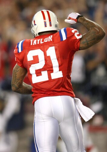 FOXBORO, MA - SEPTEMBER 14: Fred Taylor #21 of the New England Patriots celebrates a touchdown during the game against the Buffalo Bills on September 14, 2009 at Gillette Stadium in Foxboro, Massachusetts. <br /><br /><span class="help">(Photo by Elsa/Getty Images)</span>