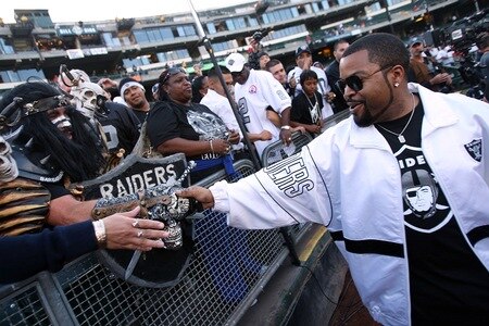OAKLAND, CA - SEPTEMBER 14:  Actor Ice Cube greets fans of the Oakland Raiders prior to the Raiders playing against the San Diego Chargers on September 14, 2009 at the Oakland-Alameda County Coliseum in Oakland, California.  <br /><br /><span class="help">(Photo by (Ezra Shaw/Getty Images)</span>