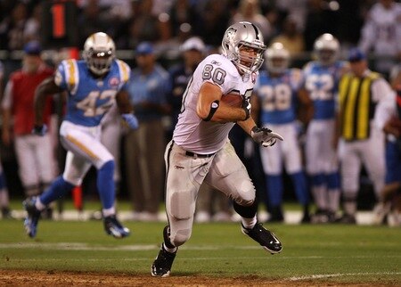 OAKLAND, CA - SEPTEMBER 14:  Zach Miller #80 of the Oakland Raiders runs for yards after the catch against Clinton Hart #42 of the San Diego Chargers on September 14, 2009 at the Oakland-Alameda County Coliseum in Oakland, California.  <br /><br /><span class="help">(Photo by Ezra Shaw/Getty Images)</span>