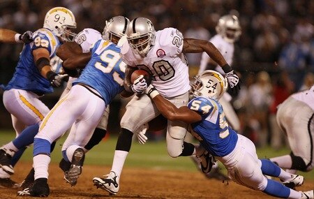 OAKLAND, CA - SEPTEMBER 14:  Darren McFadden #20 of the Oakland Raiders runs the ball against Stephen Cooper #54 of the San Diego Chargers on September 14, 2009 at the Oakland-Alameda County Coliseum in Oakland, California.  <br /><br /><span class="help">(Photo by Ezra Shaw/Getty Images)</span>