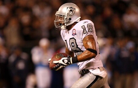 OAKLAND, CA - SEPTEMBER 14:  Louis Murphy #18 of the Oakland Raiders runs the ball into the endzone for a 57-yard touchdown reception in the fourth quarter against the San Diego Chargers on September 14, 2009 at the Oakland-Alameda County Coliseum in Oakland, California.  <br /><br /><span class="help">(Photo by Ezra Shaw/Getty Images)</span>