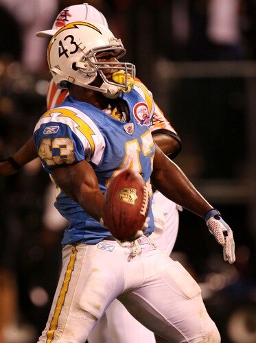 OAKLAND, CA - SEPTEMBER 14:  Darren Sproles #43 of the San Diego Chargers celebrates after he scored the game-winning touchdown on a 5-yard run in the fourth quarter against the Oakland Raiders on September 14, 2009 at the Oakland-Alameda County Coliseum in Oakland, California.  <br /><br /><span class="help">(Photo by Ezra Shaw/Getty Images)</span>