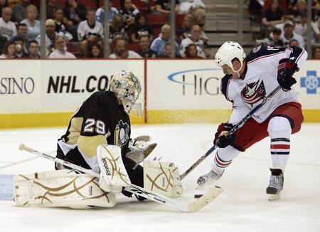 PITTSBURGH, PA - SEPTEMBER 15:  Derek Dorsett #15 of the Columbus Blue Jackets deflects a puck on Marc-Andre Fleury #29 in the first period at Mellon Arena on September 15, 2009 in Pittsburgh, Pennsylvania.  <br /><br /><span class="help">(Photo by Justin K. Aller/Getty Images)</span>