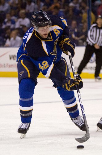 ST. LOUIS, MO. - SEPTEMBER 15: David Backes #42 of the St. Louis Blues moves the puck up ice against the Minnesota Wild at the Scottrade Center on September 15, 2009 in St. Louis, Missouri.  <br /><br /><span class="help">(Photo by Dilip Vishwanat/Getty Images)</span>