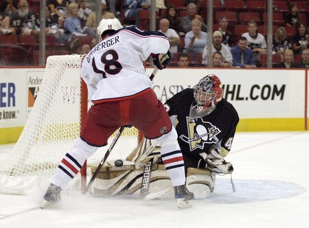 PITTSBURGH, PA - SEPTEMBER 15:  Brad Thiessen #40 of the Pittsburgh Penguins stops R.J. Umberger #18 of the Columbus Blue Jackets in overtime at Mellon Arena on September 15, 2009 in Pittsburgh, Pennsylvania.  <br /><br /><span class="help">(Photo by Justin K. Aller/Getty Images)</span>
