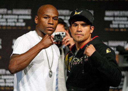 LAS VEGAS - SEPTEMBER 16:  Boxers Floyd Mayweather Jr. (L) and Juan Manuel Marquez pose during their final news conference at the MGM Grand Hotel/Casino September 16, 2009 in Las Vegas, Nevada. The two will fight at the MGM Grand Garden Arena on September 19 in Las Vegas.  <br /><br /><span class="help">(Photo by Ethan Miller/Getty Images)</span>