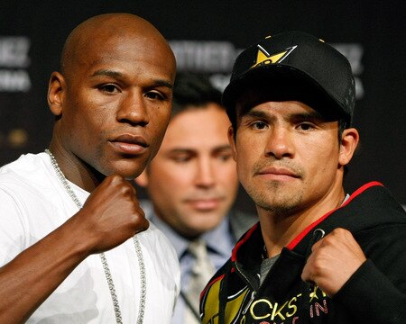 LAS VEGAS - SEPTEMBER 16:  Boxers Floyd Mayweather Jr. (L) and Juan Manuel Marquez pose during their final news conference at the MGM Grand Hotel/Casino September 16, 2009 in Las Vegas, Nevada. The two will fight at the MGM Grand Garden Arena on September 19 in Las Vegas.  <br /><br /><span class="help">(Photo by Ethan Miller/Getty Images)</span>