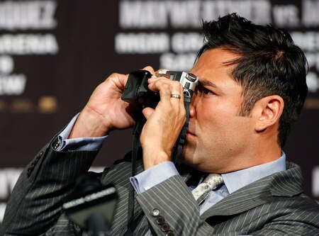 LAS VEGAS - SEPTEMBER 16:  Boxing promoter Oscar De La Hoya takes photos during the final news conference for the Juan Manuel Marquez and Floyd Mayweather Jr. bout at the MGM Grand Hotel/Casino September 16, 2009 in Las Vegas, Nevada. Marquez and Mayweather will fight at the MGM Grand Garden Arena on September 19 in Las Vegas.  <br /><br /><span class="help">(Photo by Ethan Miller/Getty Images)</span>