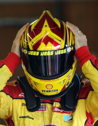 LOUDON, NH - SEPTEMBER 19:  Kevin Harvick, driver of the #29 Shell/Pennzoil Chevrolet, puts on his helmet during practice for the NASCAR Sprint Cup Series Sylvania 300 at the New Hampshire Motor Speedway on September 19, 2009 in Loudon, New Hampshire  <br /><br /><span class="help">(Photo by Elsa/Getty Images for NASCAR)</span>