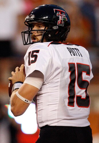 AUSTIN, TX - SEPTEMBER 19:  Quarterback Taylor Potts #15 of the Texas Tech Red Raiders drops back to pass against the Texas Longhorns at Darrell K Royal-Texas Memorial Stadium on September 19, 2009 in Austin, Texas.  <br /><br /><span class="help">(Photo by Ronald Martinez/Getty Images)</span>