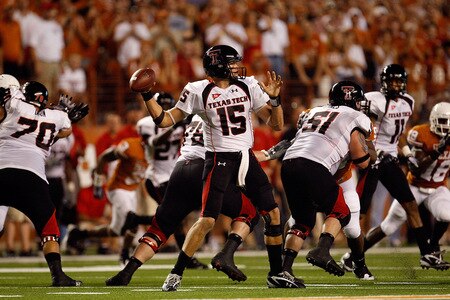 AUSTIN, TX - SEPTEMBER 19:  Quarterback Taylor Potts #15 of the Texas Tech Red Raiders drops back to pass against the Texas Longhorns at Darrell K Royal-Texas Memorial Stadium on September 19, 2009 in Austin, Texas.  <br /><br /><span class="help">(Photo by Ronald Martinez/Getty Images)</span>