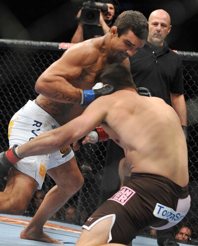 DALLAS - SEPTEMBER 19:  UFC fighter Vitor Belfort  (L) battles UFC fighter Rich Franklin (R) during their Catch weight bout at UFC 103: Franklin vs. Belfort at the American Airlines Center on September 19, 2009 in Dallas, Texas.  <br /><br /><span class="help">(Photo by Jon Kopaloff/Getty Images)</span>