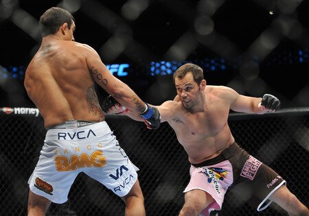 DALLAS - SEPTEMBER 19:  UFC fighter Vitor Belfort  (L) battles UFC fighter Rich Franklin (R) during their Catch weight bout at UFC 103: Franklin vs. Belfort at the American Airlines Center on September 19, 2009 in Dallas, Texas.  <br /><br /><span class="help">(Photo by Jon Kopaloff/Getty Images)</span>