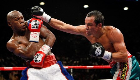 LAS VEGAS - SEPTEMBER 19:  Floyd Mayweather Jr. (L) dodges a punch from Juan Manuel Marquez in the fifth round of their fight at the MGM Grand Garden Arena September 19, 2009 in Las Vegas, Nevada. Mayweather won by unanimous decision.  <br /><br /><span class="help">(Photo by Ethan Miller/Getty Images)</span>
