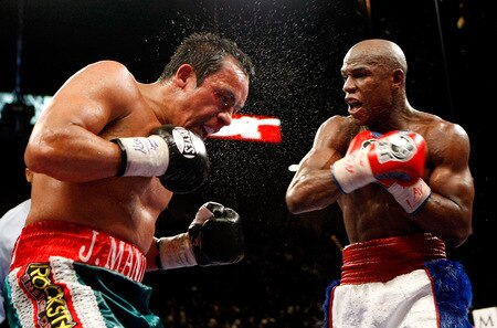 LAS VEGAS - SEPTEMBER 19:  Juan Manuel Marquez (L) and Floyd Mayweather Jr. battle in the ninth round of their fight at the MGM Grand Garden Arena September 19, 2009 in Las Vegas, Nevada. Mayweather won by unanimous decision.  <br /><br /><span class="help">(Photo by Ethan Miller/Getty Images)</span>