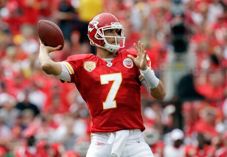 KANSAS CITY, MO - SEPTEMBER 20:  Quarterback Matt Cassel #7 of the Kansas City Chiefs passes during the game against the Oakland Raiders at Arrowhead Stadium on September 20, 2009 in Kansas City, Missouri.  <br /><br /><span class="help">(Photo by Jamie Squire/Getty Images)</span>