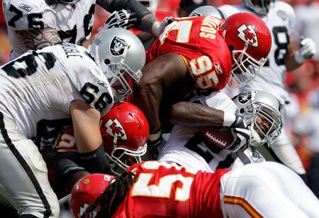 KANSAS CITY, MO - SEPTEMBER 20:  Darren McFadden #20 of the Oakland Raiders runs up the middle as Ron Edwards #95 of the Kansas City Chiefs defends during the game at Arrowhead Stadium on September 20, 2009 in Kansas City, Missouri.  <br /><br /><span class="help">(Photo by Jamie Squire/Getty Images)</span>