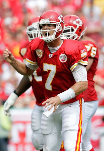 KANSAS CITY, MO - SEPTEMBER 20:  Quarterback Matt Cassel #7 of the Kansas City Chiefs yells toward teammates after failing to score at the end of the first half during the game against the Oakland Raiders at Arrowhead Stadium on September 20, 2009 in Kansas City, Missouri.  <br /><br /><span class="help">(Photo by Jamie Squire/Getty Images)</span>
