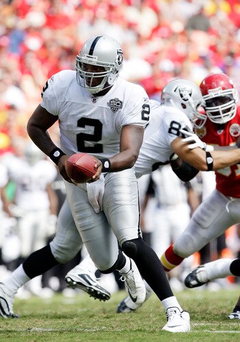 KANSAS CITY, MO - SEPTEMBER 20:  Quarterback JaMarcus Russell #2 of the Oakland Raiders in action during the Raiders' 13-10 victory over the Kansas City Chiefs during the game at Arrowhead Stadium on September 20, 2009 in Kansas City, Missouri.  <br /><br /><span class="help">(Photo by Jamie Squire/Getty Images)</span>