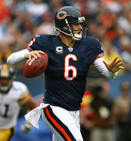 CHICAGO - SEPTEMBER 20: Jay Cutler #6 of the Chicago Bears rolls out to look for a receiver against the Pittsburgh Steelers at Soldier Field on September 20, 2009 in Chicago, Illinois. <br /><br /><span class="help">(Photo by Jonathan Daniel/Getty Images)</span>
