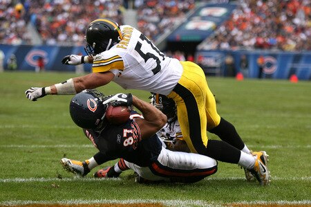 CHICAGO - SEPTEMBER 20: Kellen Davis #87 of the Chicago Bears holds on to the ball for a touchdown as he's hit by Tyrone Carter #23 and James Farrior #51 of the Pittsburgh Steelers at Soldier Field on September 20, 2009 in Chicago, Illinois. <br /><br /><span class="help">(Photo by Jonathan Daniel/Getty Images)</span>