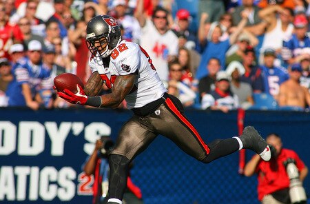 ORCHARD PARK, NY - SEPTEMBER 20:  Kellen Winslow #82  of the Tampa Bay Buccaneers makes a catch for a 42 yard touchdown in the first half against the Buffalo Bills at Ralph Wilson Stadium on September 20, 2009 in Orchard Park, New York.  <br /><br /><span class="help">(Photo by Rick Stewart/Getty Images)</span>