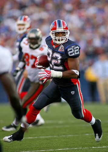 ORCHARD PARK, NY - SEPTEMBER 20: Fred Jackson #22 of the Buffalo Bills runs against the Tampa Bay Buccaneers at Ralph Wilson Stadium on September 20, 2009 in Orchard Park, New York. Buffalo won 33-20. <br /><br /><span class="help">(Photo by Rick Stewart/Getty Images)</span>